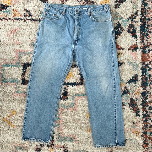 Vintage Levi’s 505 Light Wash Straight Leg Jeans - Picture 7 of 15